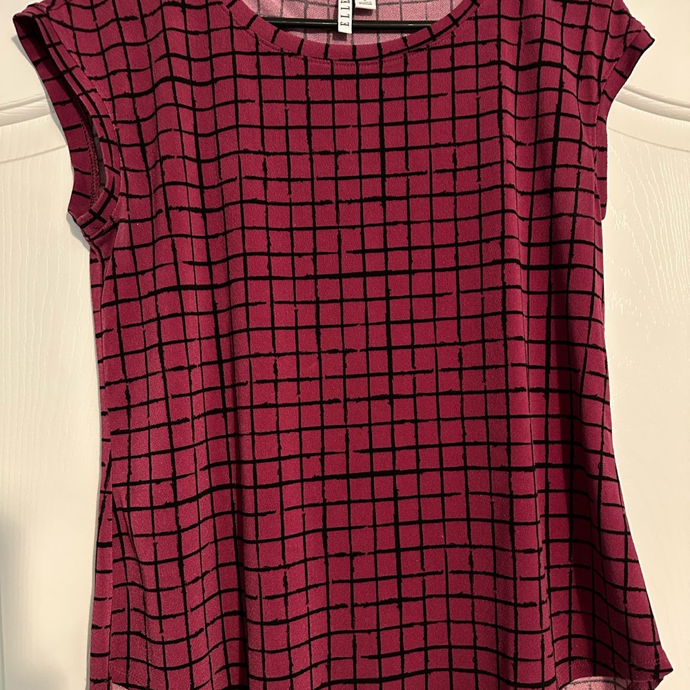 Elle Blouse. (Size S but fits more like a M, gently used)